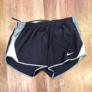 NIKE SHORTS 💙🤍